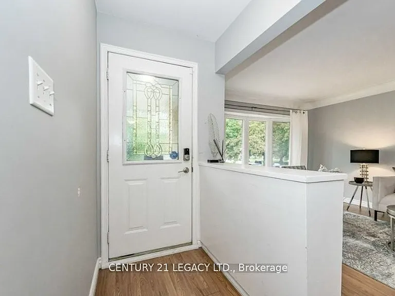 224 River Rd E — Photo 4