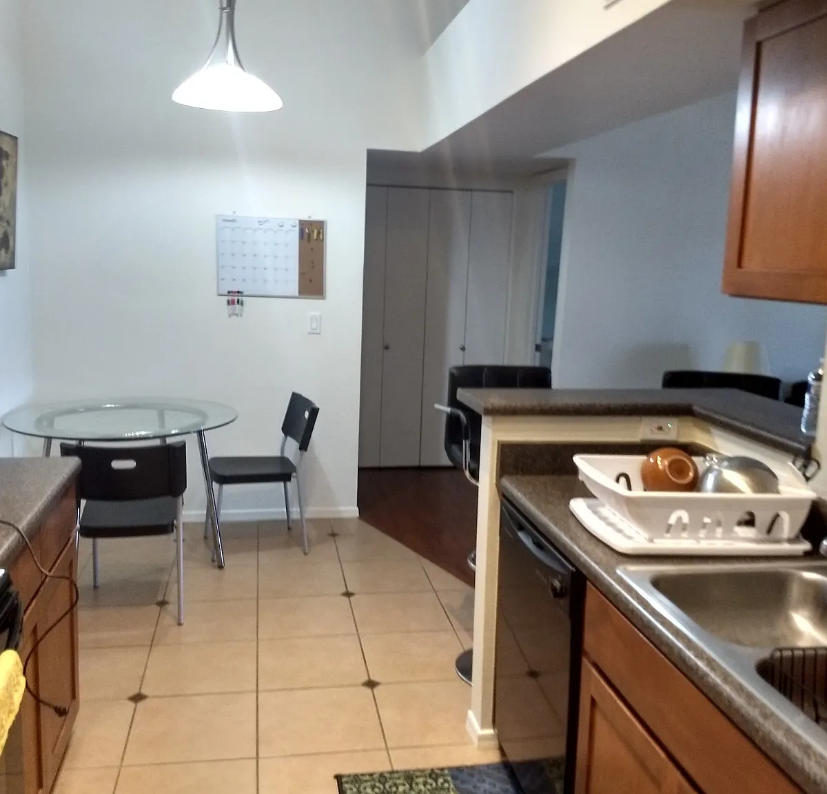 2 bed, 906 sqft, $1,890 — Photo 4