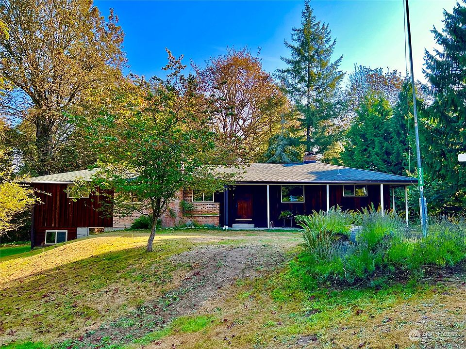 First time on Market! Spacious Daylight Rambler with MIL or rental possibilities! >