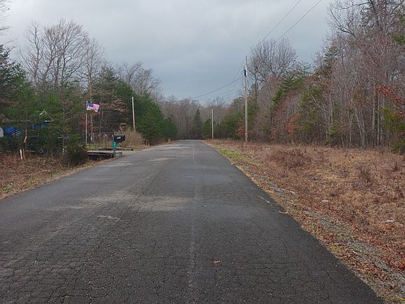 4th image of 18 Pine Breeze Dr
