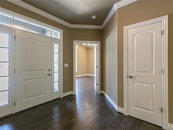 3rd image of 4 Newcastle Ln
