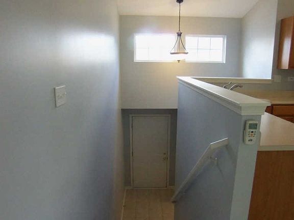 4th image of 997 Parkhill Cir