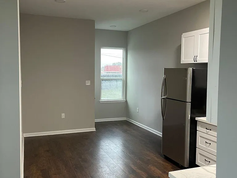 9212 Edinburgh St — Photo 2