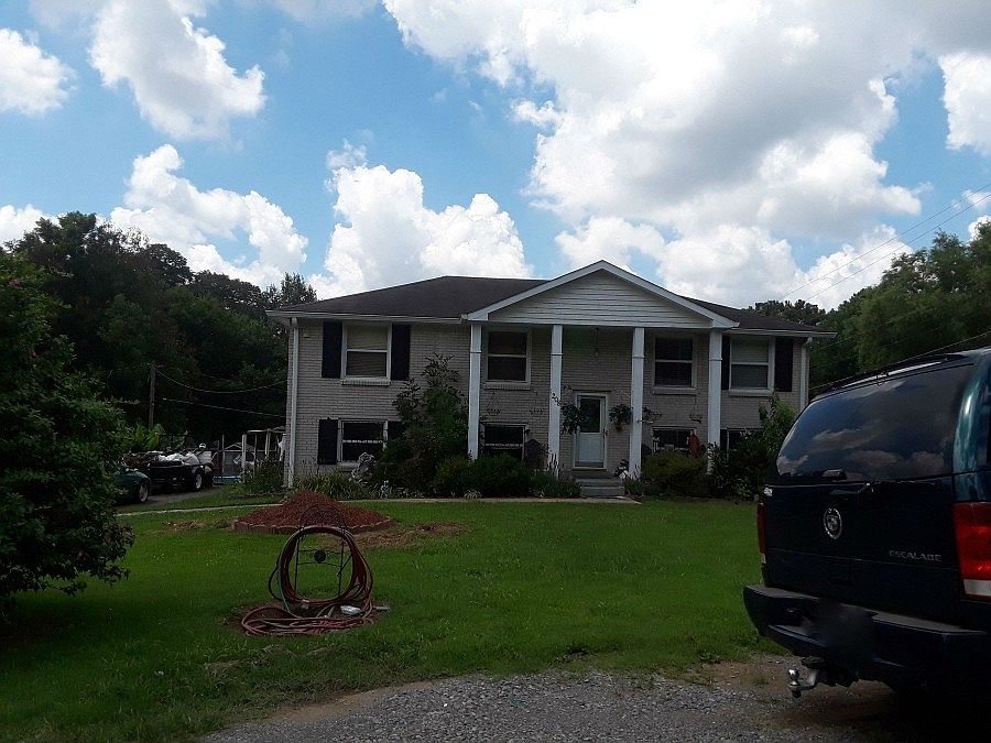 1st image of 208 Kings Deer Dr