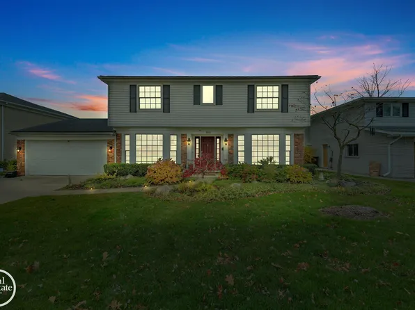 869 Moorland Dr, Grosse Pointe Woods, MI 48236