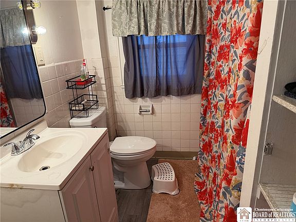 4th image of 1216 Washington St