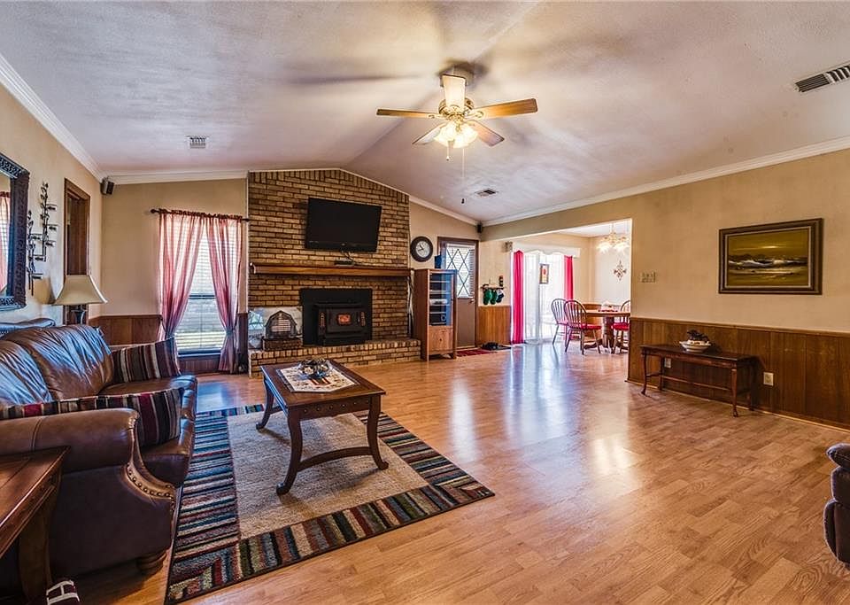 1st image of 4850 Diamond Creek Dr