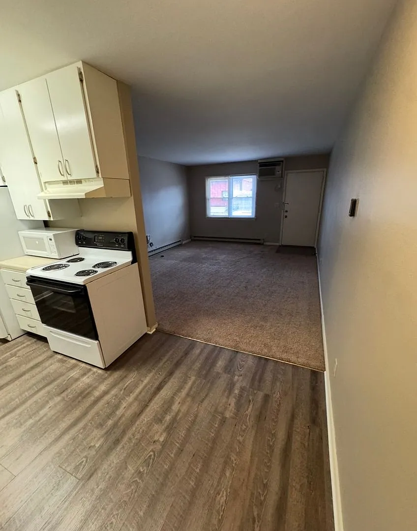 2330 Northwestern Ave — Photo 3