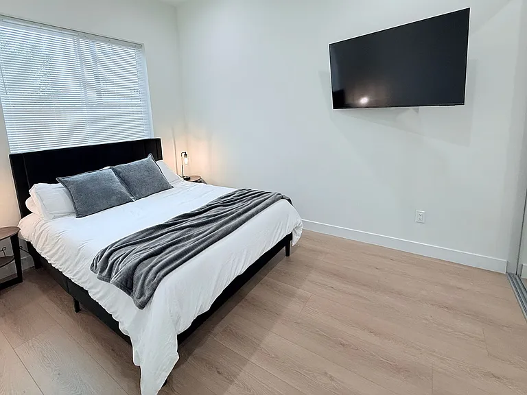 5725 Bertrand Ave #1/2 — Photo 20