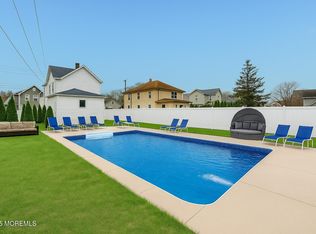 323 Roosevelt Ave, Oakhurst, NJ 07755