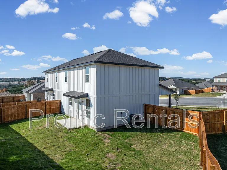 106 Logan Ct #B — Photo 28