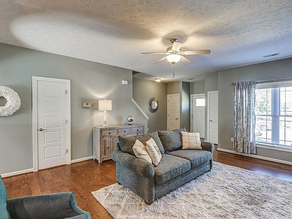 4th image of 208 Capital St