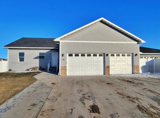 30 Mulberry Loop NE, Minot, ND 58703