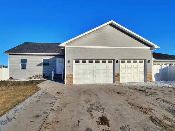 30 Mulberry Loop NE, Minot, ND 58703