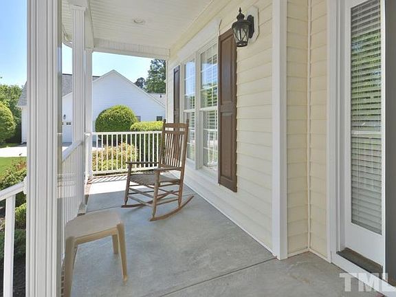 4th image of 60 Glen Oaks Dr