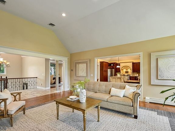5th image of 18 Berkshire Pl