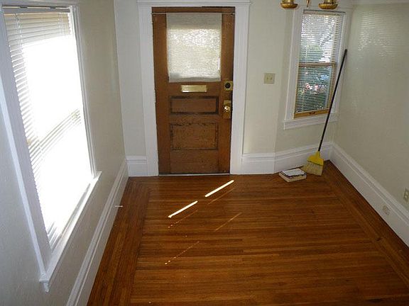 Entry room - use as an office?, den? other?