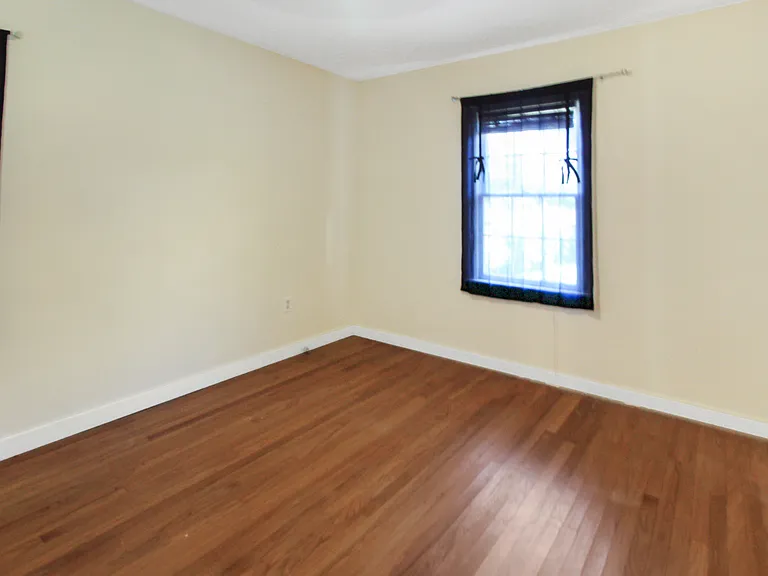 811 Oakwood Dr — Photo 8