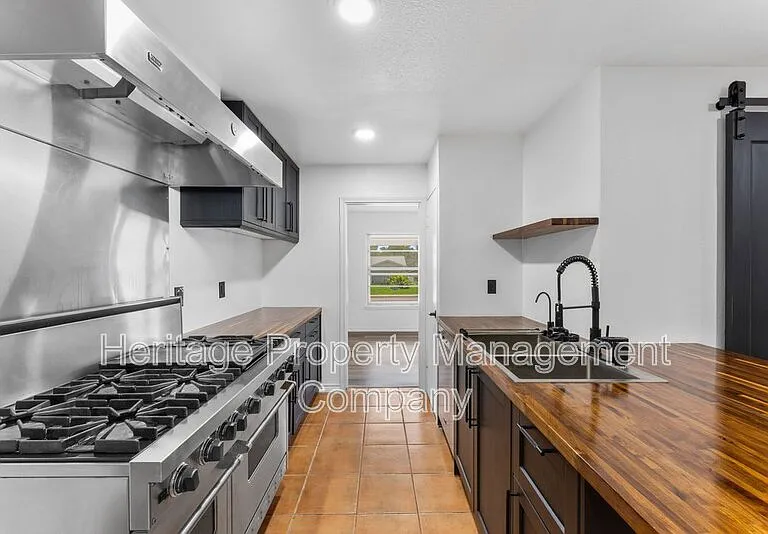 3614 Versailles Dr — Photo 18