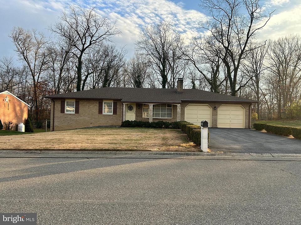 1st image of 10701 Oak Forest Dr