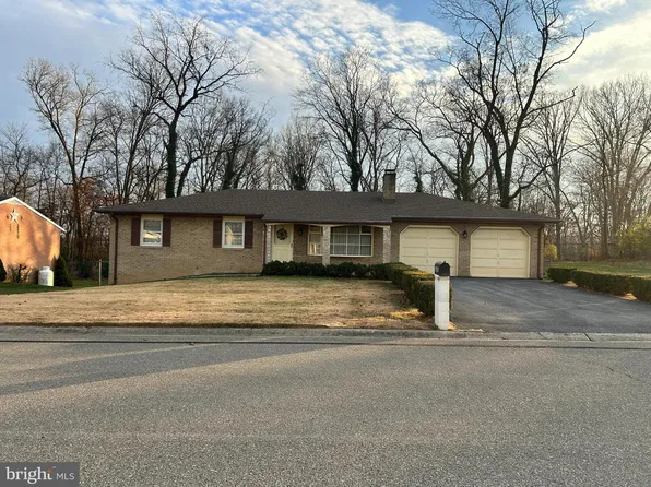 10701 Oak Forest Dr, Hagerstown, MD 21740