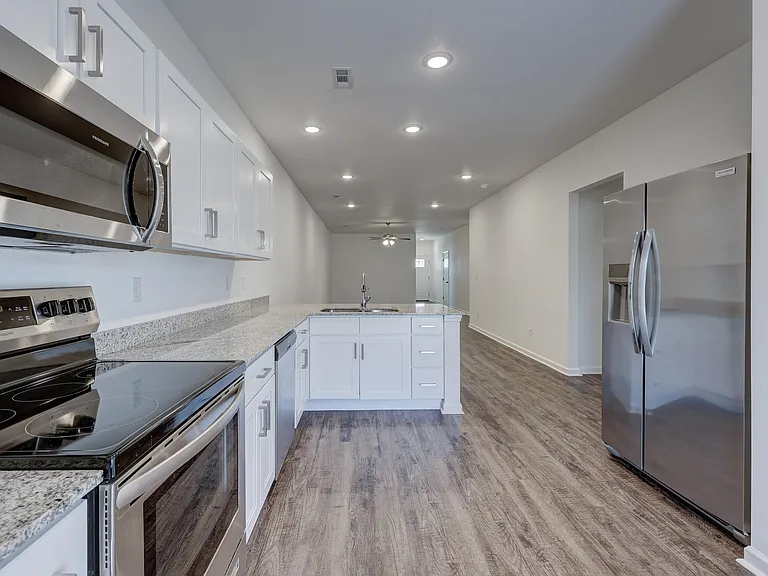 735 Short Leaf Ln — Photo 14