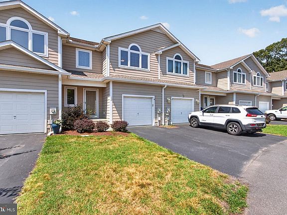 3rd image of 104 Heron Ct #612B