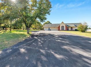 11029 Bobb Kidd Lake Rd, Prairie Grove, AR 72753
