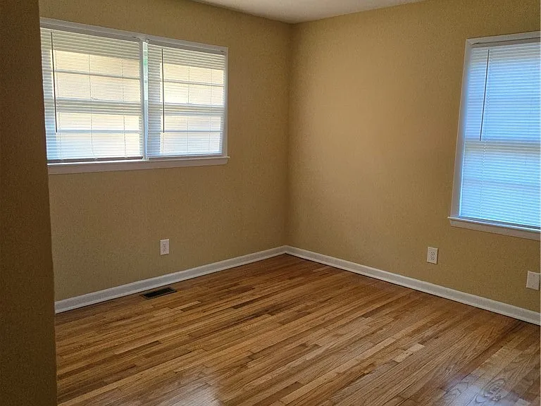 704 Dwain Dr — Photo 11