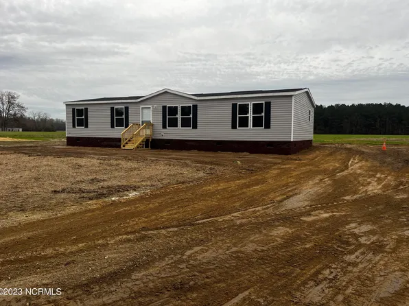 1901 Peacock Road, Whiteville, NC 28472