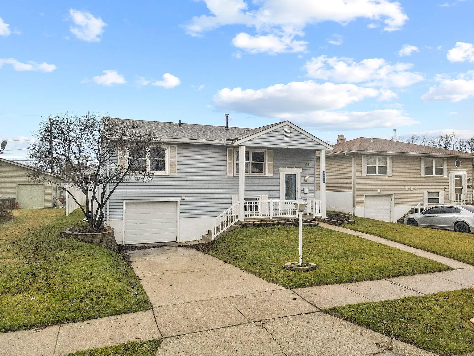 3923 Hillman Rd W photo 1
