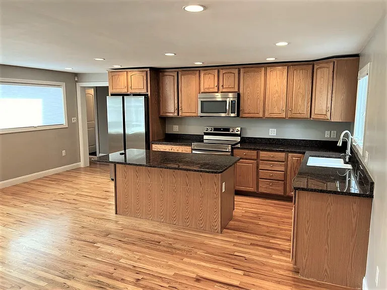 303 Cabot St — Photo 8