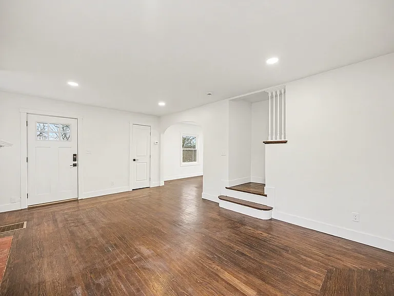 195 Sherman Ave — Photo 4