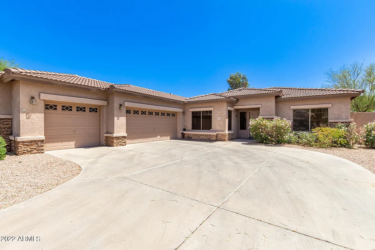Building Photo - 20877 E Saddle Way