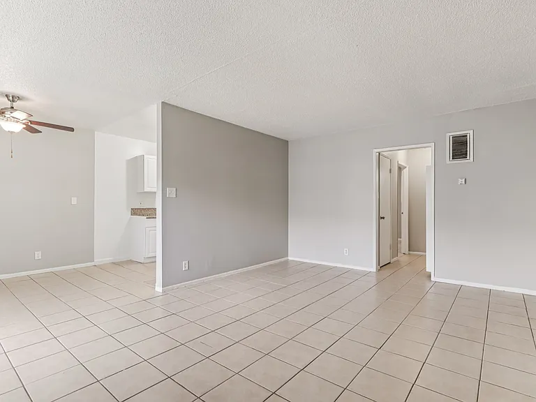 Shermanair Apartments — Photo 13