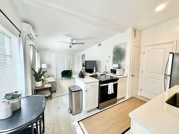 4th image of 4073 Springs Ln #4071