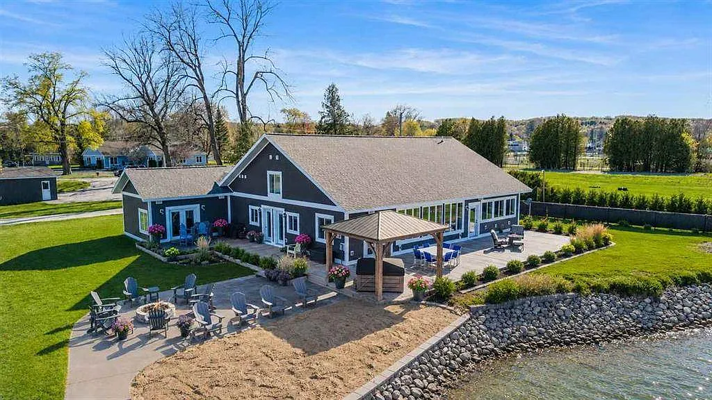 5 bed, 5.0 bath, 3000 sqft, $8,000 — Photo 1