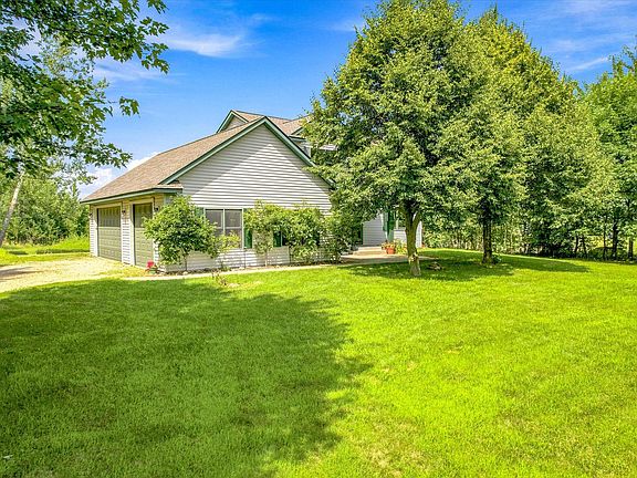 2nd image of 844 Moonbeam Rd W