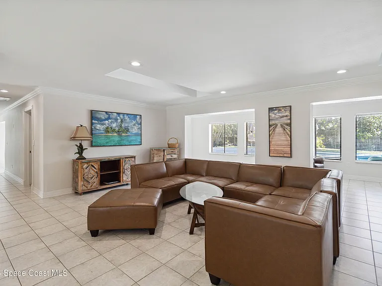 1201 S Shannon Ave — Photo 9
