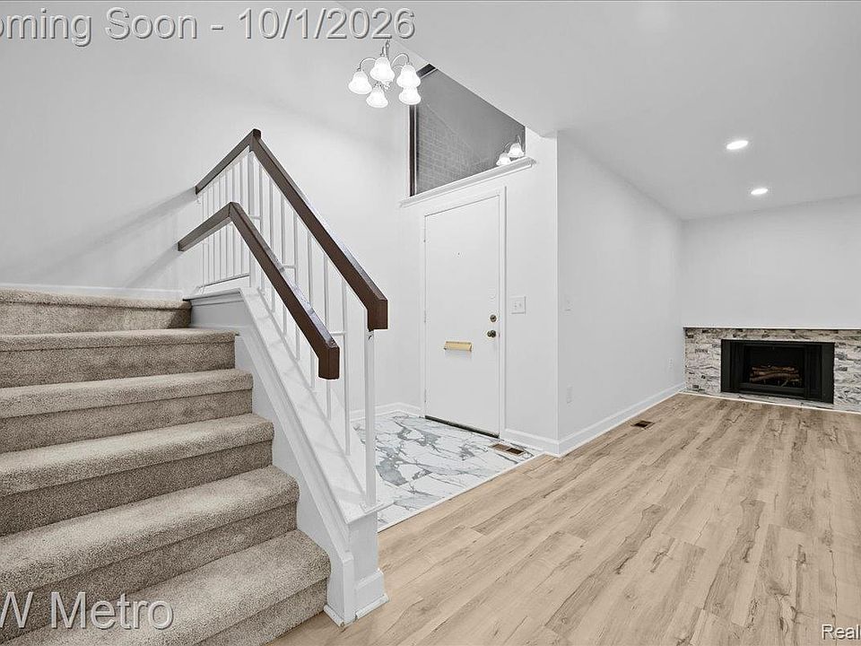 25168 Maplebrooke Dr, photo 3