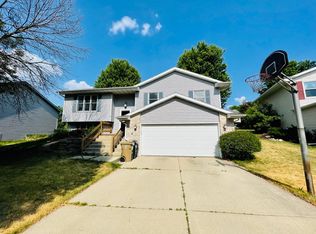 6 Weir Cir, Madison, WI 53719