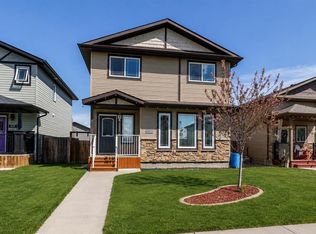 87 S Almond Cres, Blackfalds, AB T4M 0J5