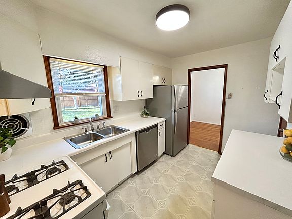 Stainless appliances