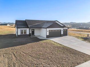 102 Stone Hl, Custer, SD 57730