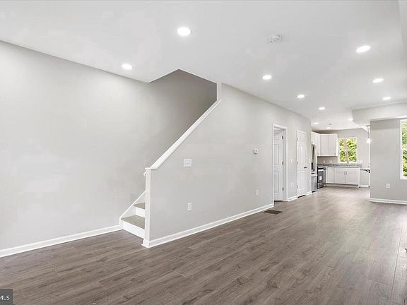 5th image of 2800 Violet Ave