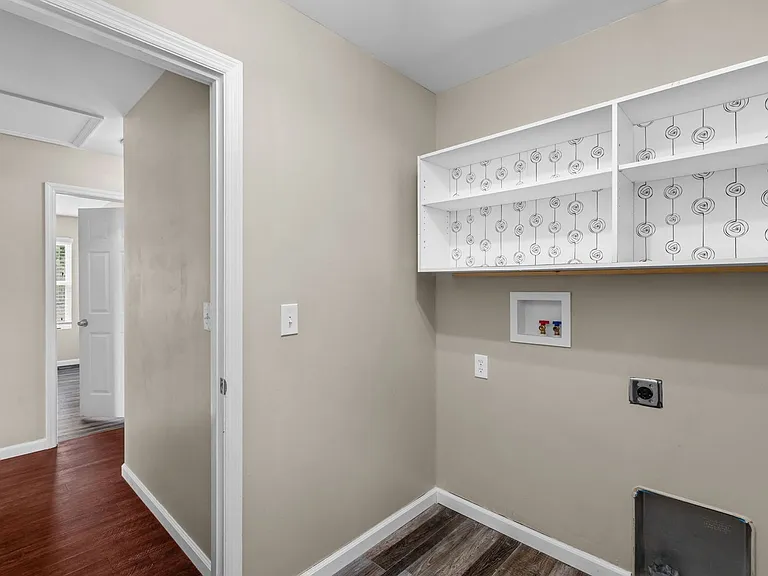 6593 Buckingham Palace Dr — Photo 19