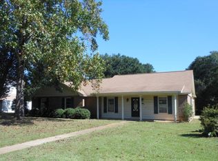 907 Chapel Ridge Dr, Perry, GA 31069