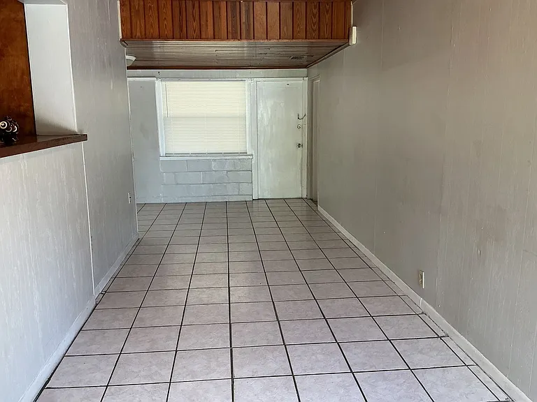 721 E Lowell St — Photo 3