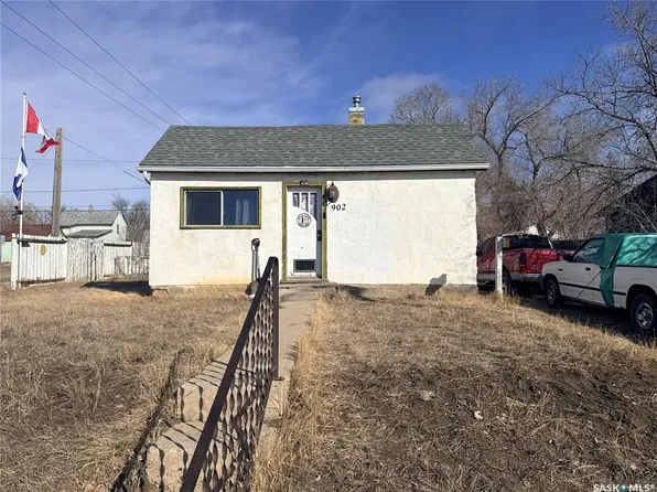 902 Fairford STREET E, Moose Jaw, SK S6H 0G5