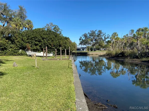 983 N Palm Springs Ter, Crystal River, FL 34429